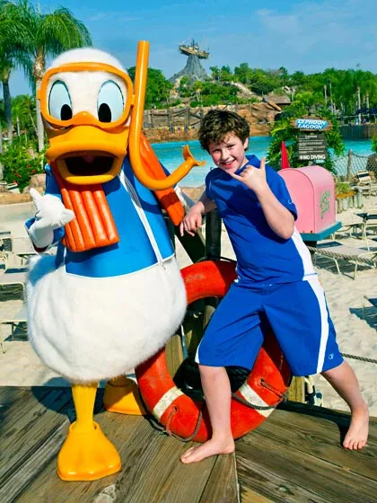 1363714735_142838279_nolan gould celebs at disney 560 6