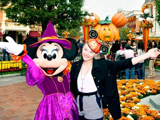 1363715452_130205685_chloe moretz celebs at disney 560 18