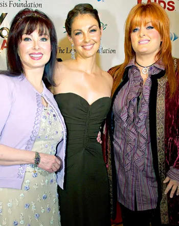 1363724082_55529008_wynonna judd ashley judd naomi judd 441