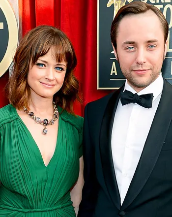 1363905556_160216777_alexis bledel vincent kartheiser 441