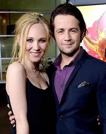 1363987183_michael angarano juno temple 441