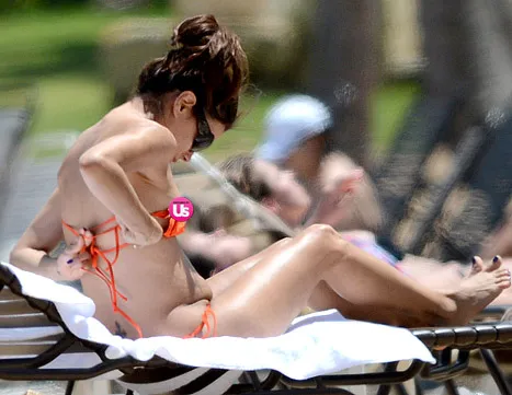 1365436716_eva longoria nip slip 467