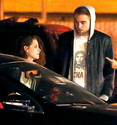 1365692104_kristen stewart robert pattinson birthday 467