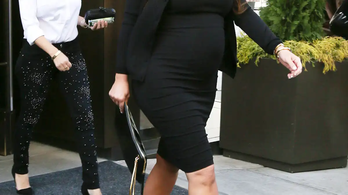 1366656143_kim kardashian april 22 zoom