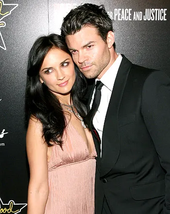 1367950735_rachel leigh cook daniel gillies 350