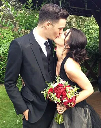 1368205609_shenae grimes josh beech 441