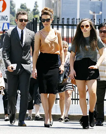 1368471109_kate beckinsale michael sheen lily mo sheen 441