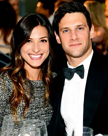 1368823823_159385249_justin bartha lia smith 350