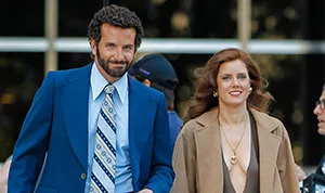 1368892761_amy adams cleavage_3