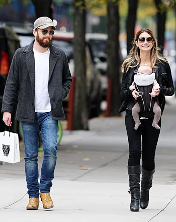 1369239076_lily aldridge caleb followill dixie 441