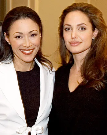 1369329314_ann curry angelina jolie 441