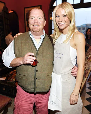 1369860093_mario batali gwyneth paltrow 441