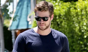 1369931707_liam hemsworth 300