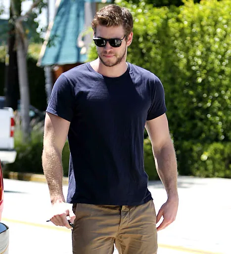 1369931707_liam hemsworth 467