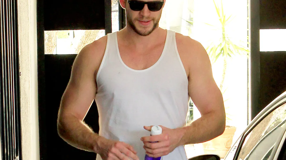 1370012506_liam hemsworth zoom