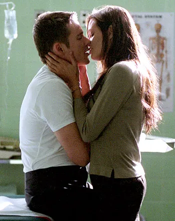 1370038011_ethan hawke angelina jolie 350