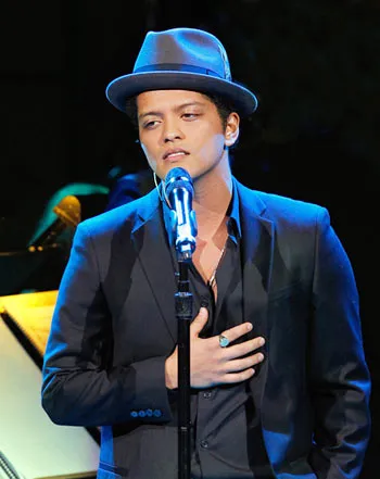 1370186088_bruno mars v