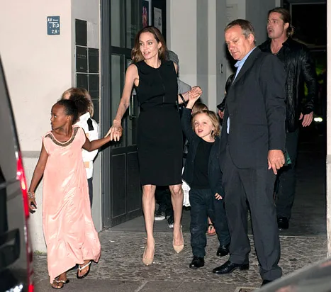 1370434932_angelina jolie kids 467