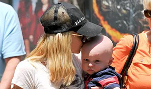 1370456412_anna faris baby jack 300