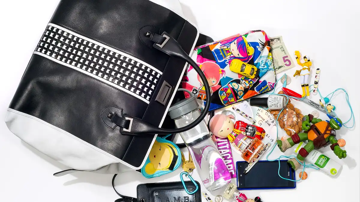 Gwen Stefani: What's In My Bag