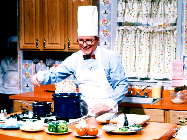 1370479078_141252610_phil hartman 560