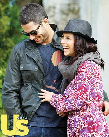 1370970637_jennifer love hewitt brian hallisay 441