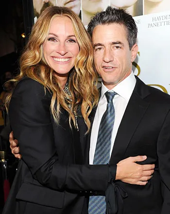 1370975441_julia roberts dermot mulroney 441