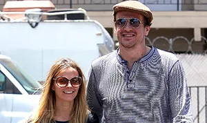 1371044376_jason segel 178