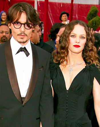1371574644_82265432_johnny depp vanessa paradis 350