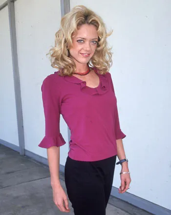 1372013719_lisa robin kelly v
