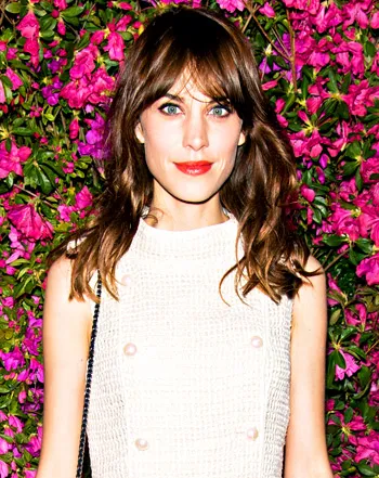 1372178883_167405501_alexa chung 350