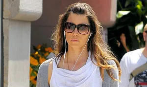 1372268319_jessica biel dogs 300