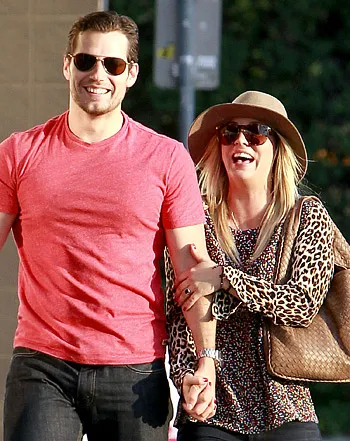 1372949231_henry cavill kayley cuoco 350