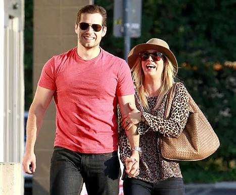 1372949231_henry cavill kayley cuoco 467