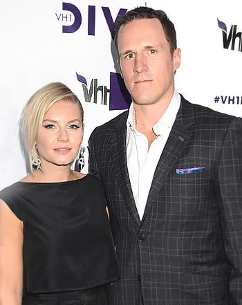 1373134522_elisha cuthbert v