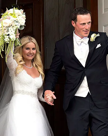 1373292294_elisha cuthbert wedding 441