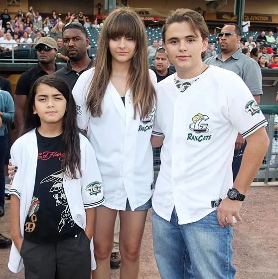 1373492708_paris jackson prince michael blanket jackson lg