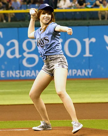 1373903325_carly rae jepsen 350
