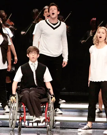 1373992399_glee cast cory monteith chris colfer 441