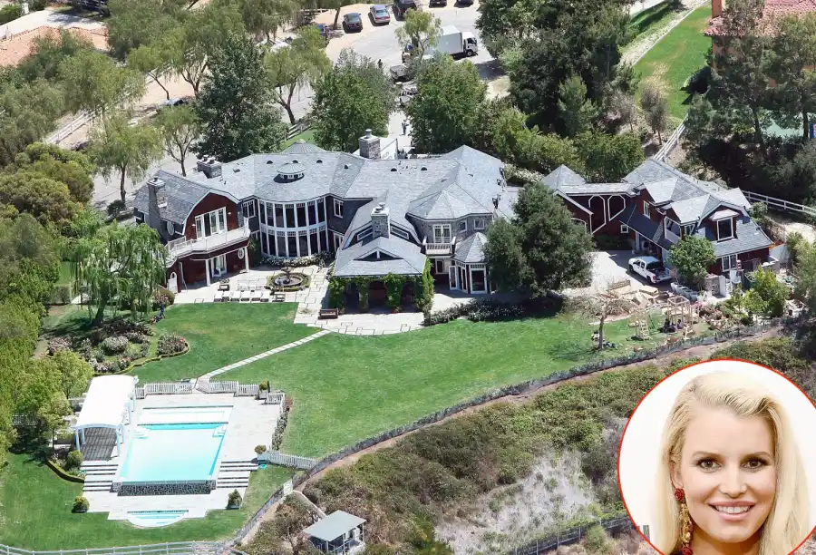 1375204665_jessica simpson zoom