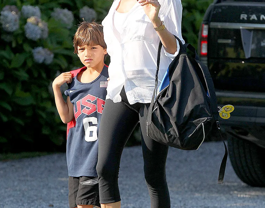 Lauren Silverman, pregnant with Simon Cowell's baby, in the Hamptons