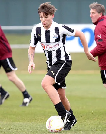 1375564161_louis tomlinson soccer 350