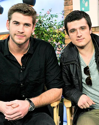 1376422129_liam hemsworth josh hutcherson 441