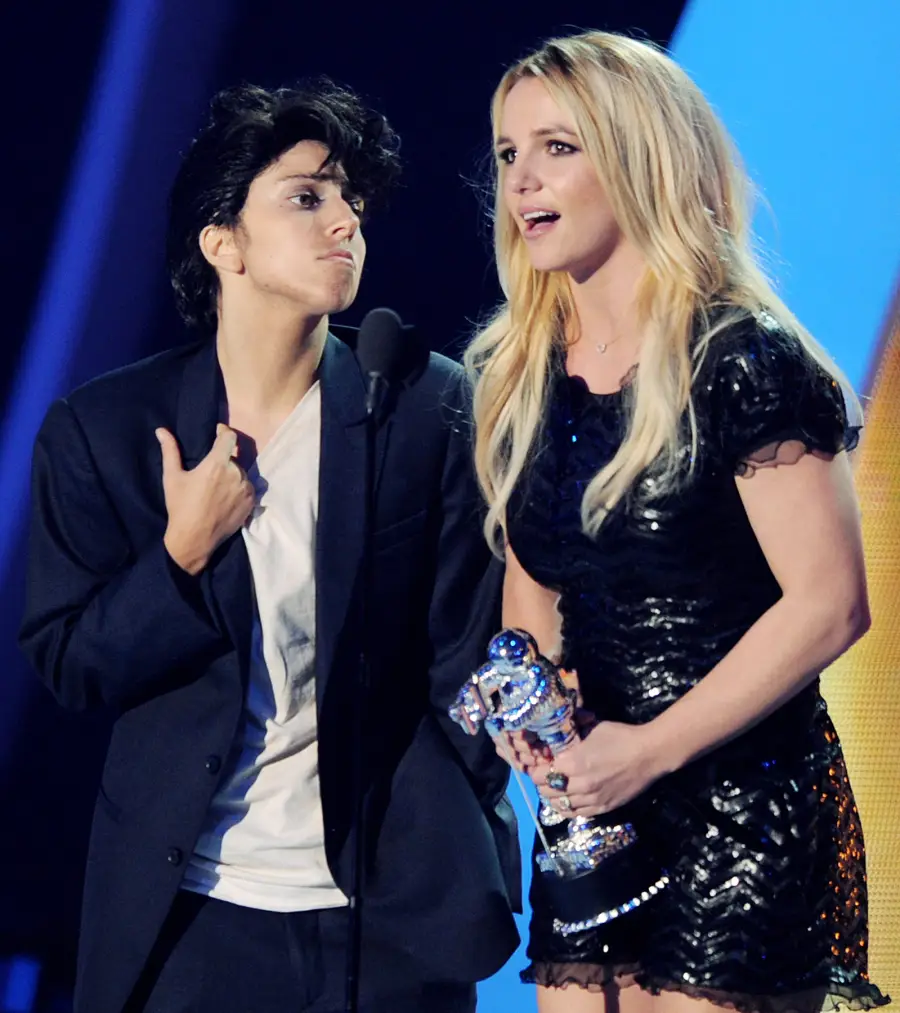 1376503607_lady gaga britney spears zoom 07