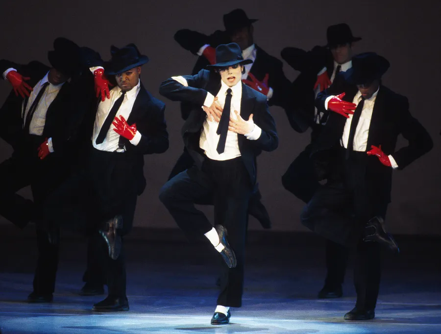 1376928200_michael jackson zoom