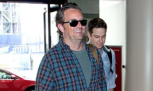 1376943667_matthew perry 178