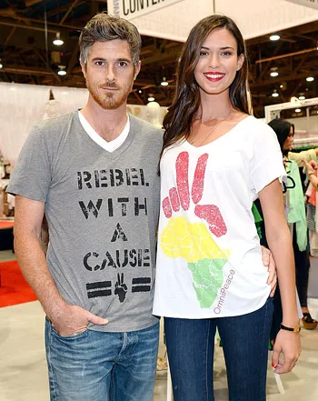 1377113369_dave annable odette yustman 350