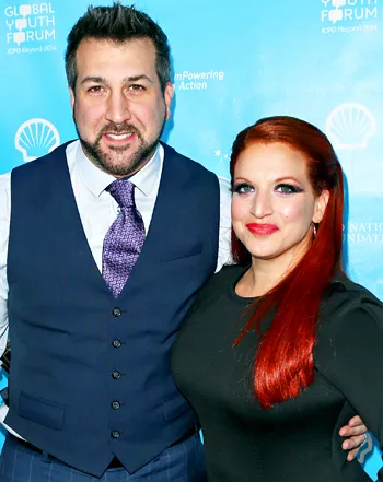 1377718370_161099041_joey fatone kelly baldwin 350