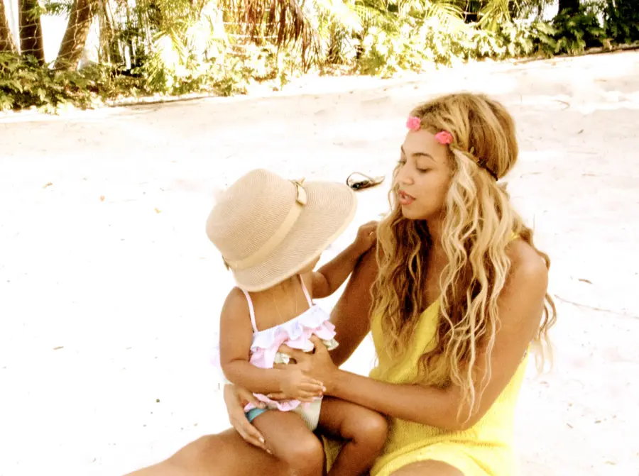 1378241887_blue ivy beyonce knowles zoom