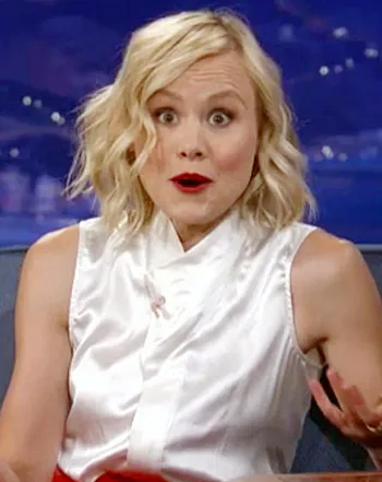 1378318747_alison pill 441
